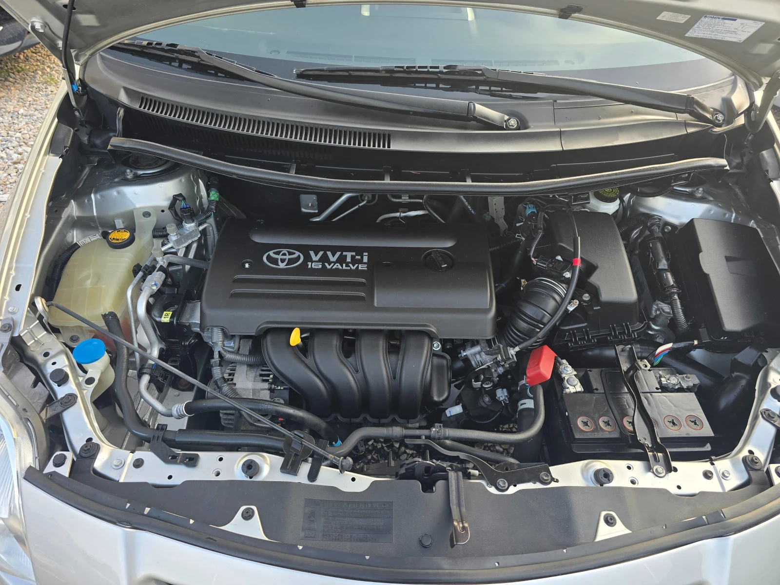 Toyota Auris 1.4VVTI /133000KM!!/, снимка 17 - Автомобили и джипове - 54195167