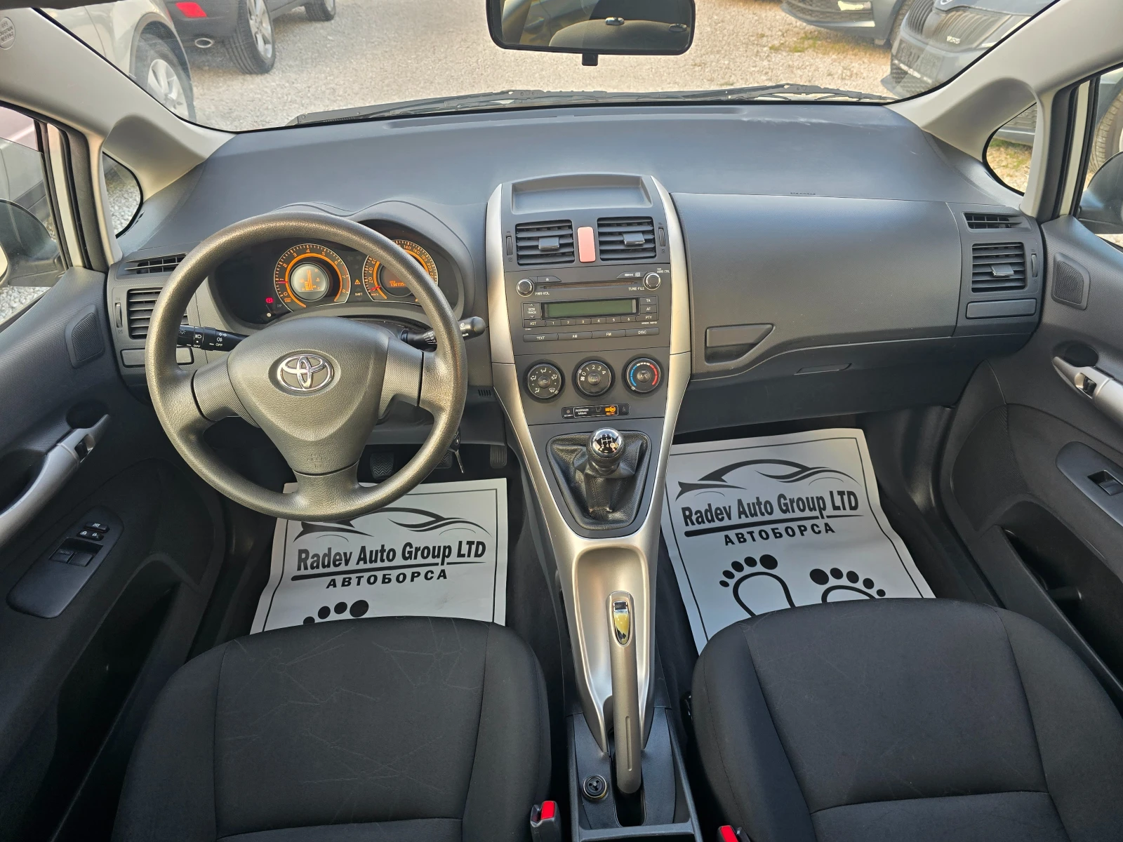 Toyota Auris 1.4VVTI /133000KM!!/, снимка 9 - Автомобили и джипове - 54195167
