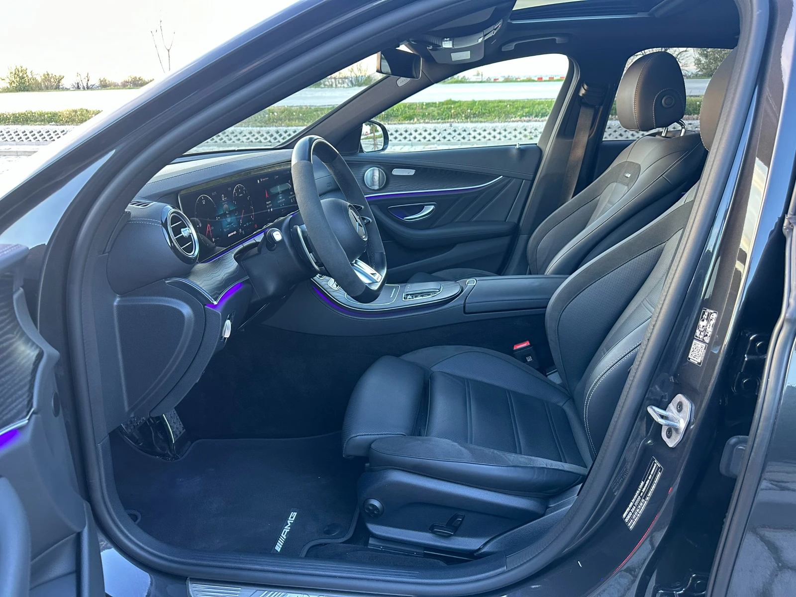 Mercedes-Benz E 63 AMG PANO* DISTR* BURMESTER* 4MATIC* 360 * MB APPROVED*, снимка 12 - Автомобили и джипове - 54197186