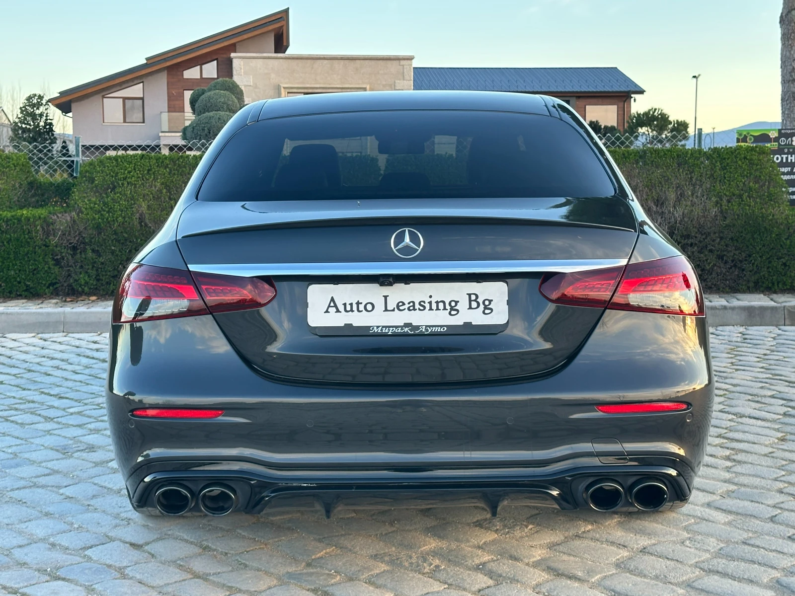 Mercedes-Benz E 63 AMG PANO* DISTR* BURMESTER* 4MATIC* 360 * MB APPROVED*, снимка 4 - Автомобили и джипове - 54197186