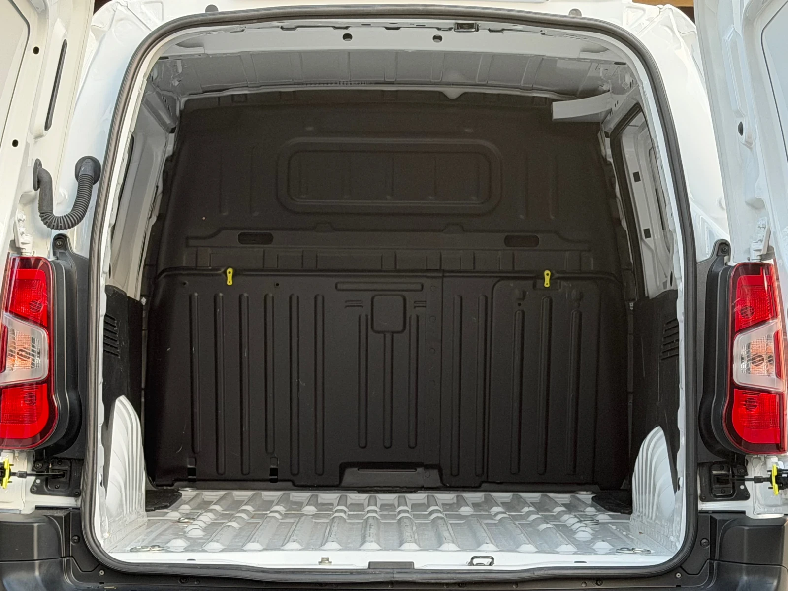 Peugeot Partner 1.5d-102ps-3����� AppleCarPlay \ AndroidAuto | Mobile.bg � ����������� 15