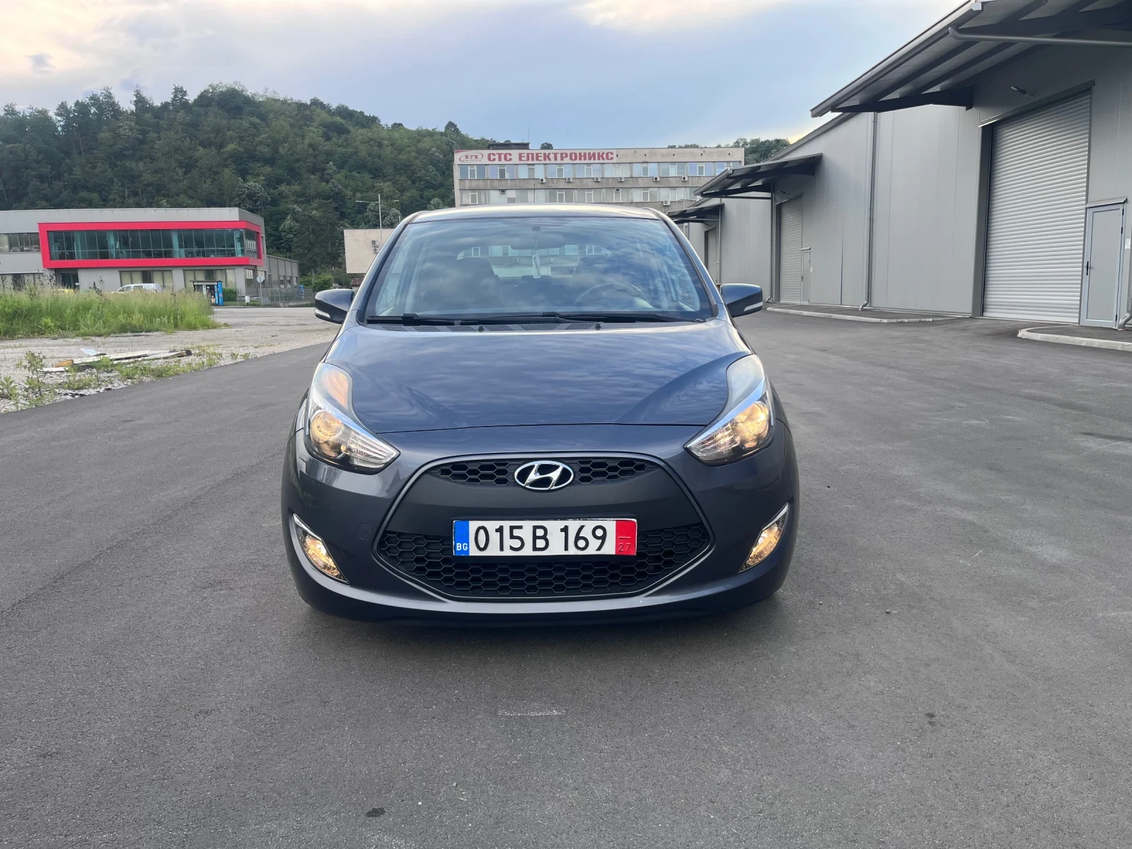 Hyundai Ix20 1.6 Бензин АВТОМАТ, снимка 3 - Автомобили и джипове - 54774997