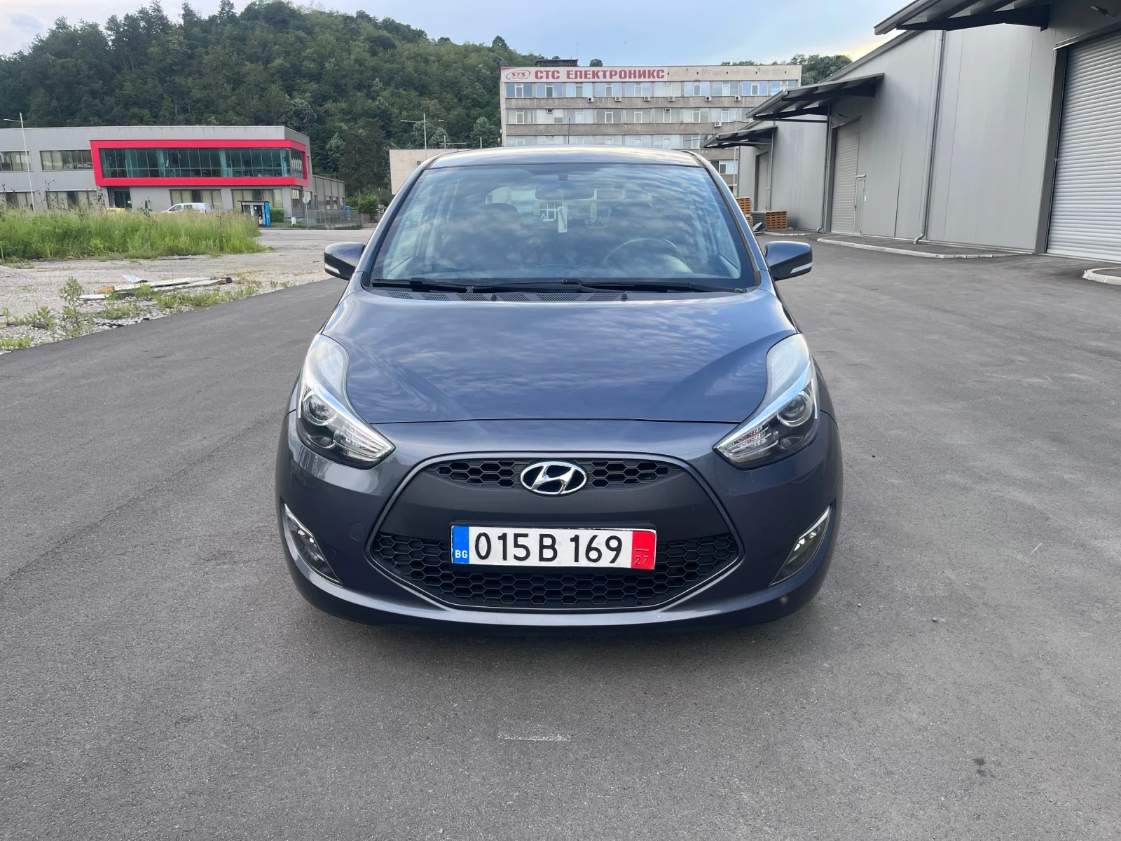 Hyundai Ix20 1.6 Бензин АВТОМАТ, снимка 2 - Автомобили и джипове - 54774997