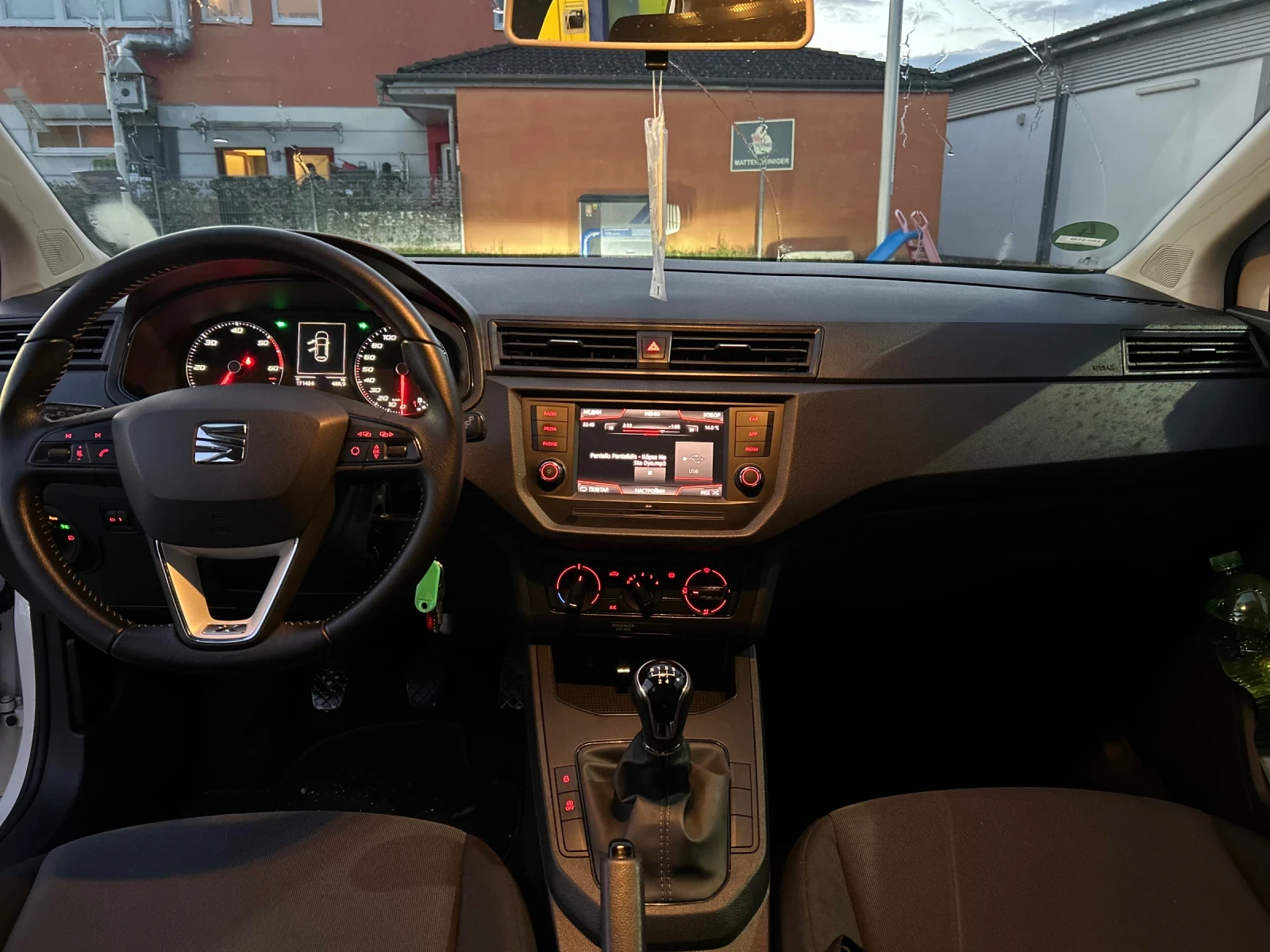 Seat Ibiza 1.6 TDI, снимка 9 - Автомобили и джипове - 54934004