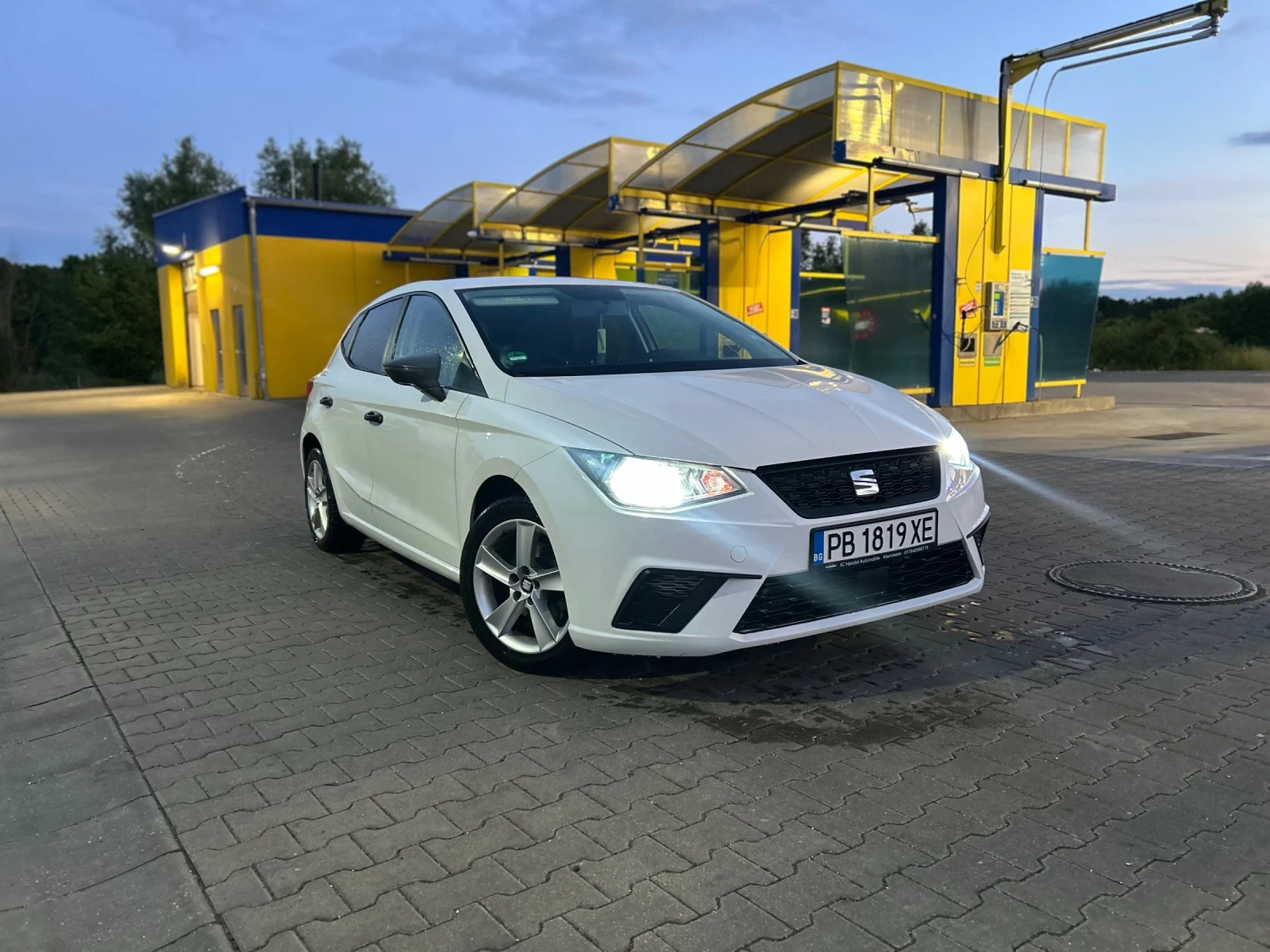 Seat Ibiza 1.6 TDI, снимка 2 - Автомобили и джипове - 54934004
