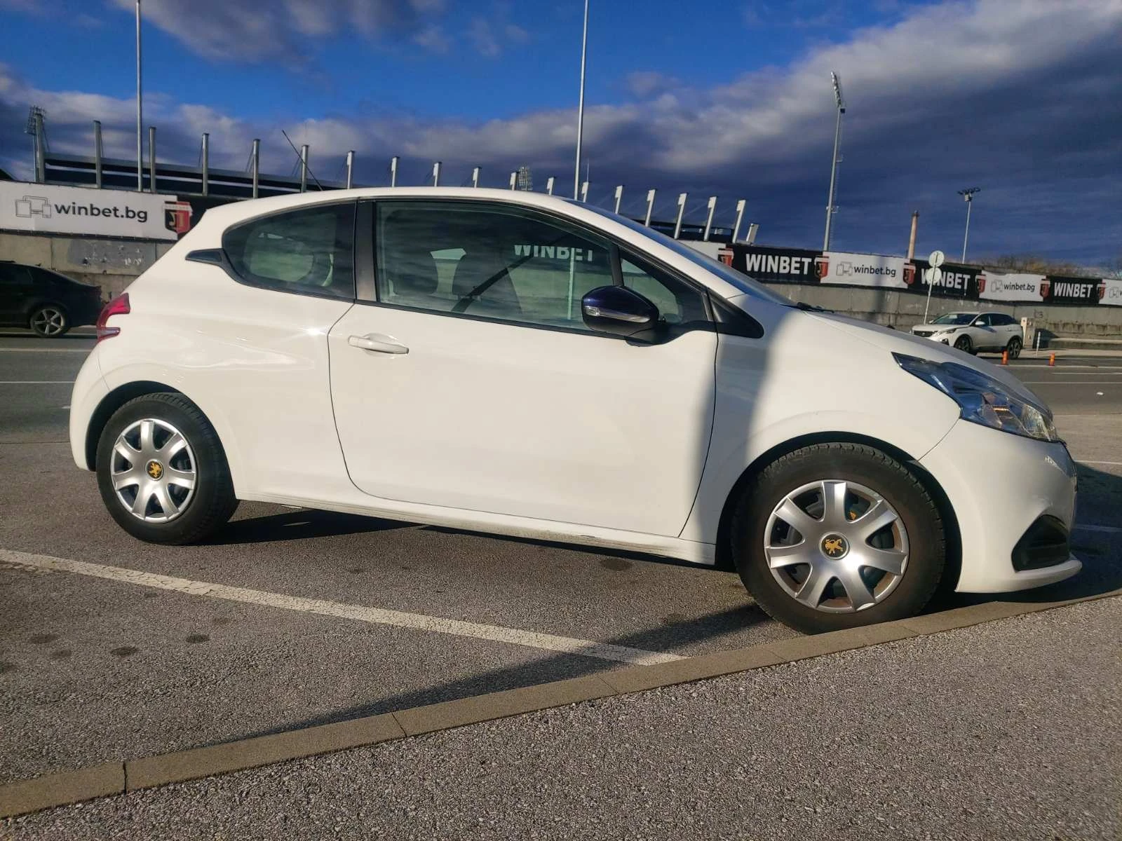 Peugeot 208 Pure Tech, снимка 2 - Автомобили и джипове - 55555342