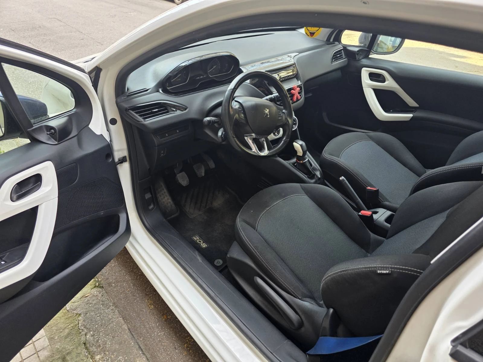 Peugeot 208 Pure Tech, снимка 12 - Автомобили и джипове - 55555342