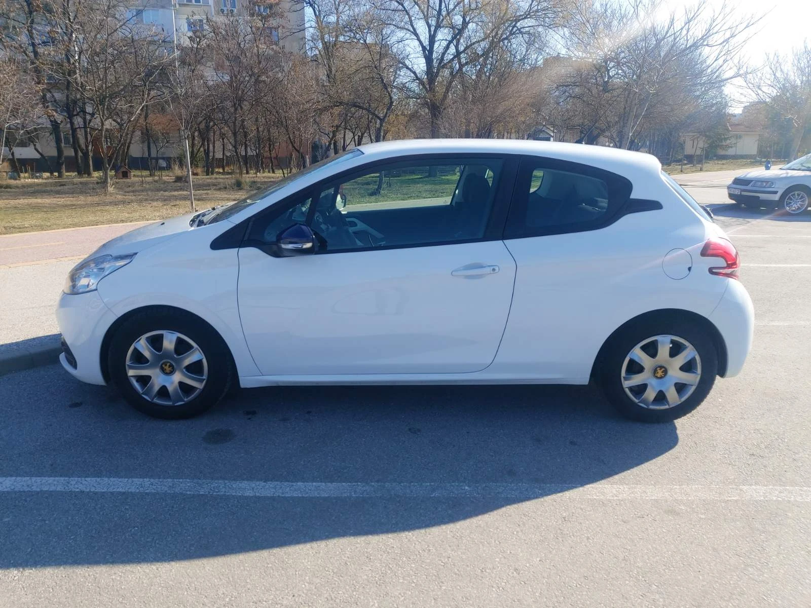 Peugeot 208 Pure Tech, снимка 3 - Автомобили и джипове - 55555342