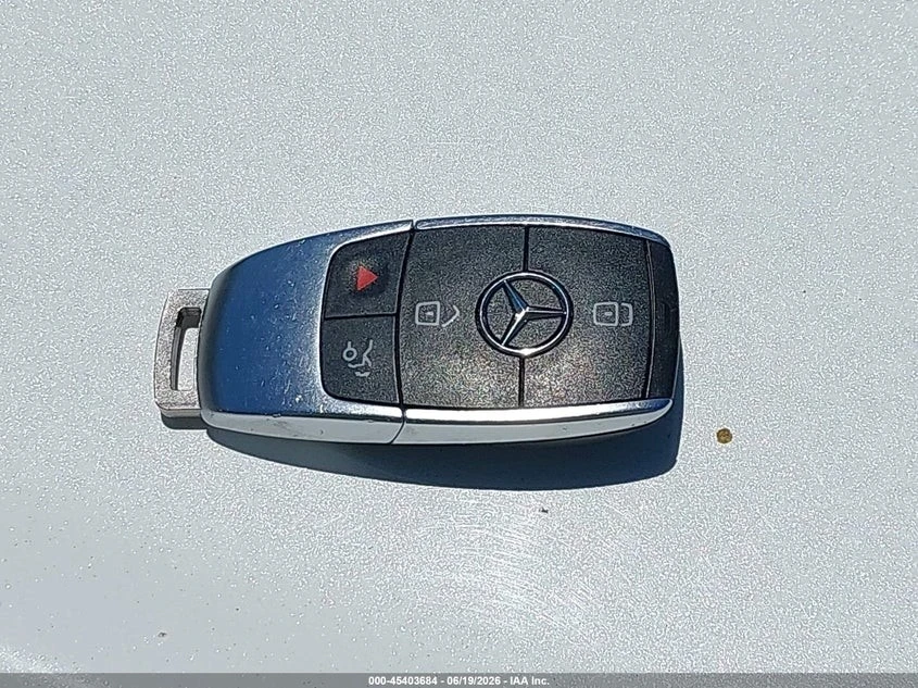 Mercedes-Benz EQB 300* 4MATIC* ПОДГРЕВ* 360* КАМЕРА* HUD* , снимка 13 - Автомобили и джипове - 55647037