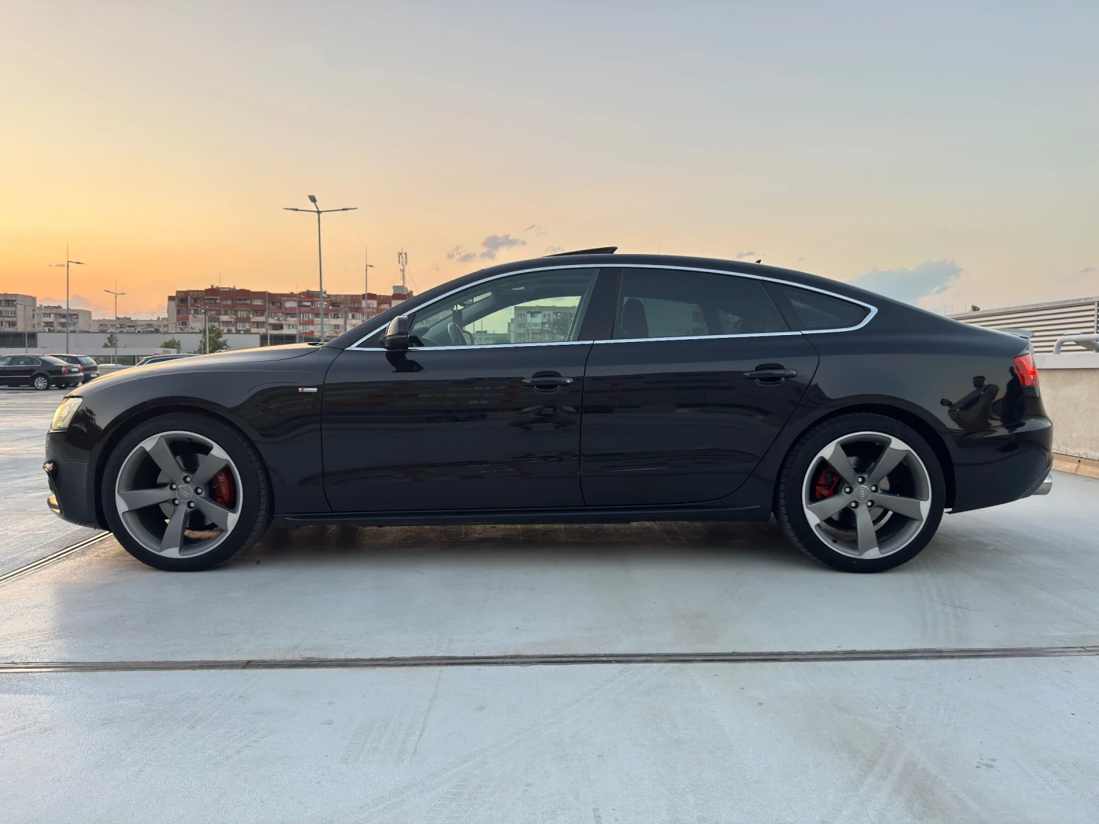 Audi A5 Facelift/S-Line/Подгрев/Carplay/Люк/Гаражен, снимка 3 - Автомобили и джипове - 55802519