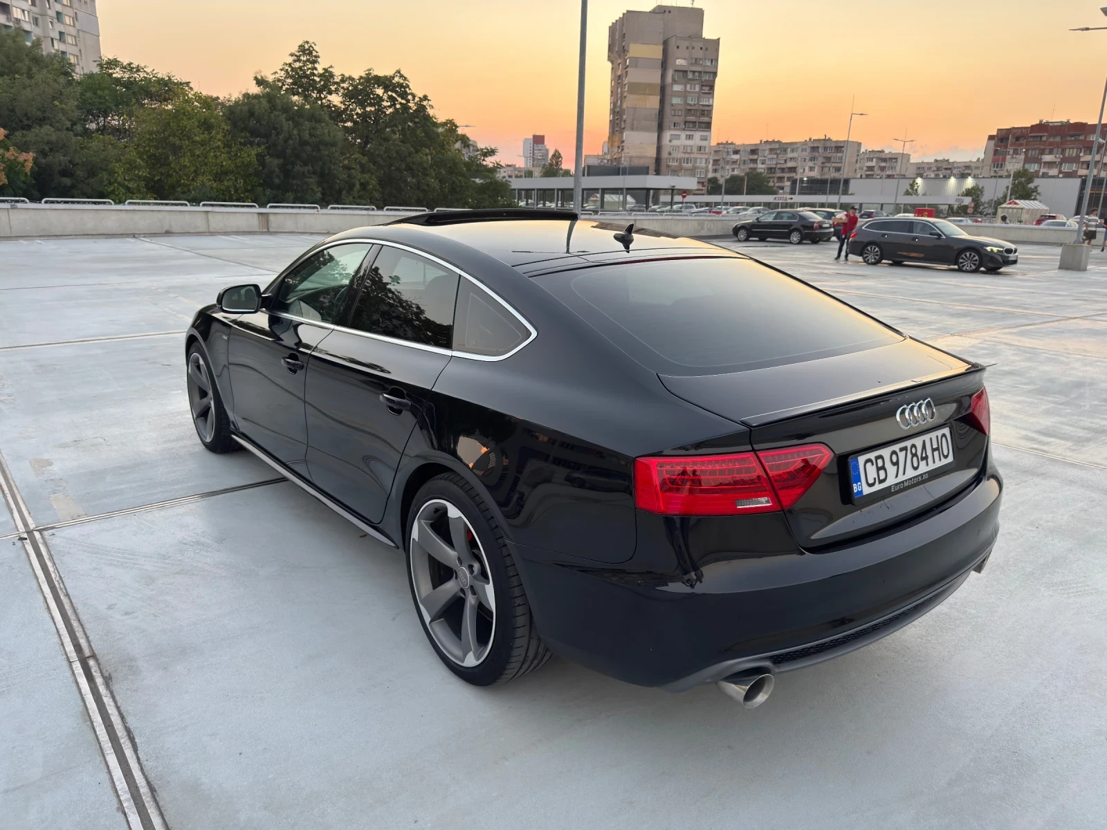 Audi A5 Facelift/S-Line/Подгрев/Carplay/Люк/Гаражен, снимка 4 - Автомобили и джипове - 55802519