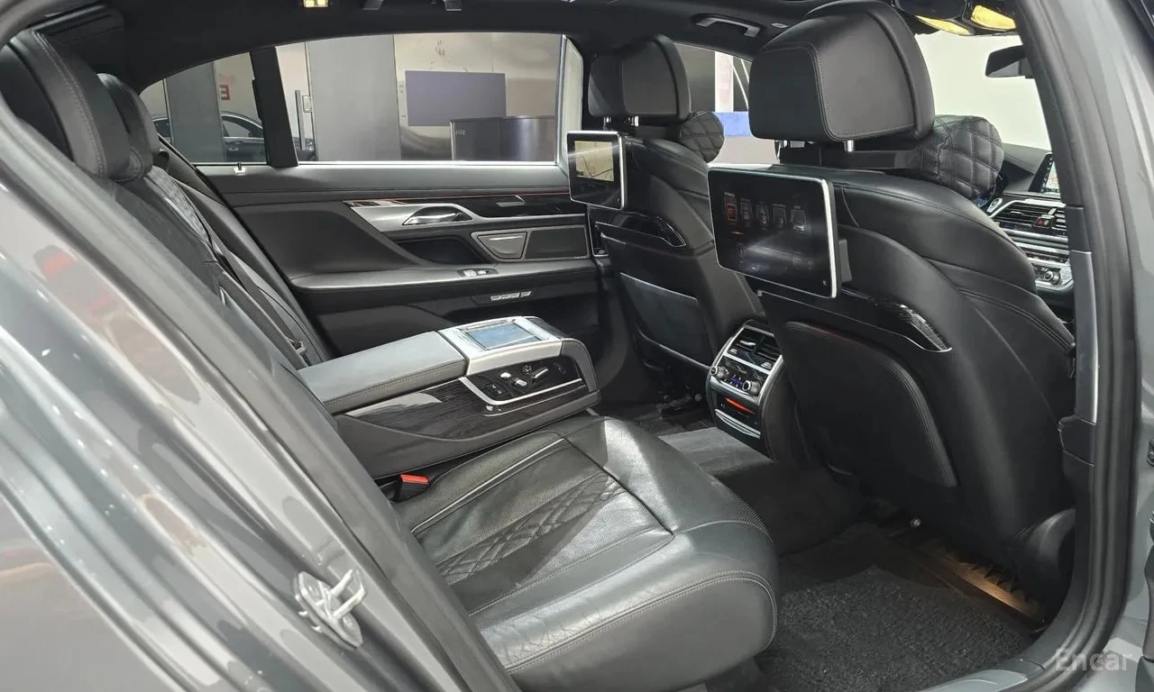 BMW 740 * 740Li xDrive M Sport Package * ЦЕНА ДО БГ, снимка 11 - Автомобили и джипове - 55872199