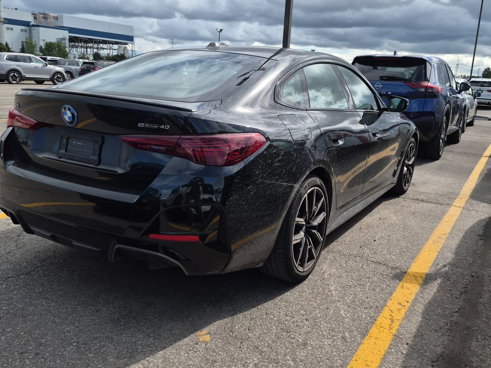BMW i4 EDRIVE40 GRAN COUPE| ПЪЛЕН М-ПАКЕТ| LASER| 2 КЛЮЧА, снимка 3 - Автомобили и джипове - 55876548