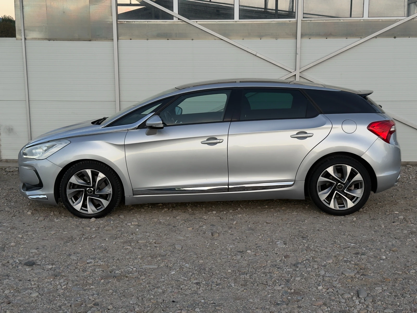 Citroen DS5 2.0HDI Автомат/Панорама/Head-up/Full/Лизинг, снимка 7 - Автомобили и джипове - 56305151