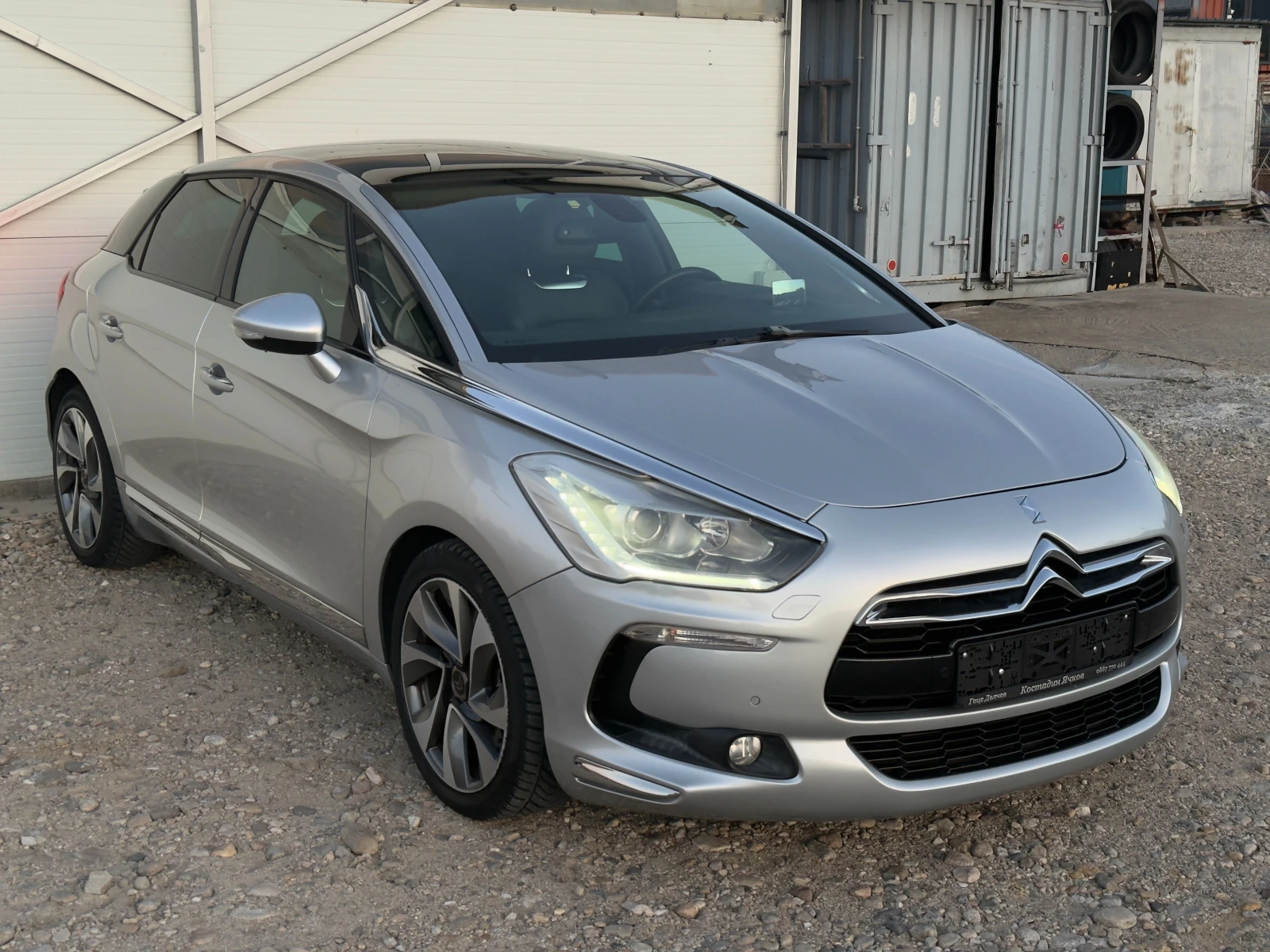 Citroen DS5 2.0HDI Автомат/Панорама/Head-up/Full/Лизинг, снимка 2 - Автомобили и джипове - 56305151