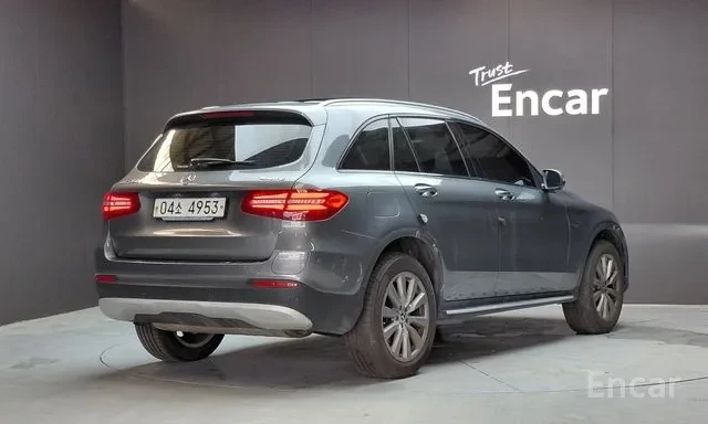 Mercedes-Benz GLC 350 E | HYBRID | ПАНОРАМА | HEAD UP | 360 CAM | , снимка 2 - Автомобили и джипове - 55605857
