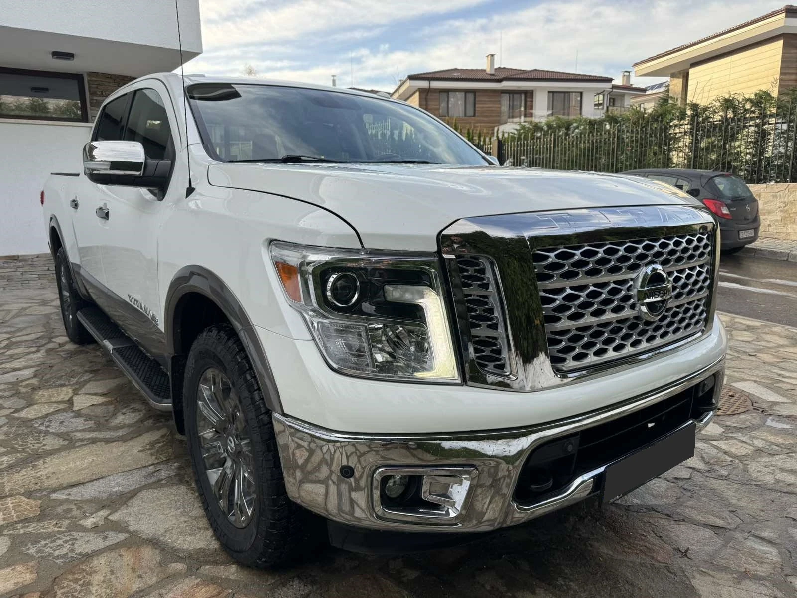 Nissan Titan crew cab PLATINUM RESERVE 5.6L V8 НАЛИЧЕН - изображение 3