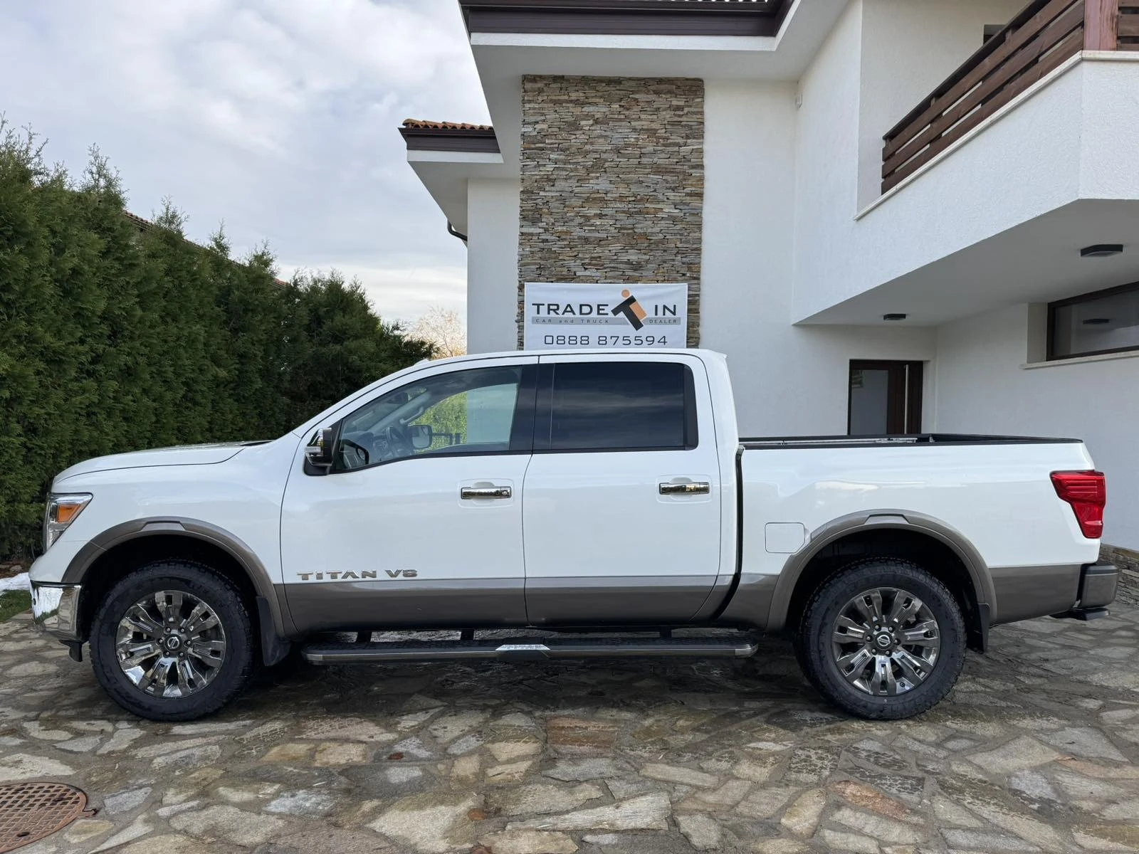 Nissan Titan crew cab PLATINUM RESERVE 5.6L V8 НАЛИЧЕН - изображение 4