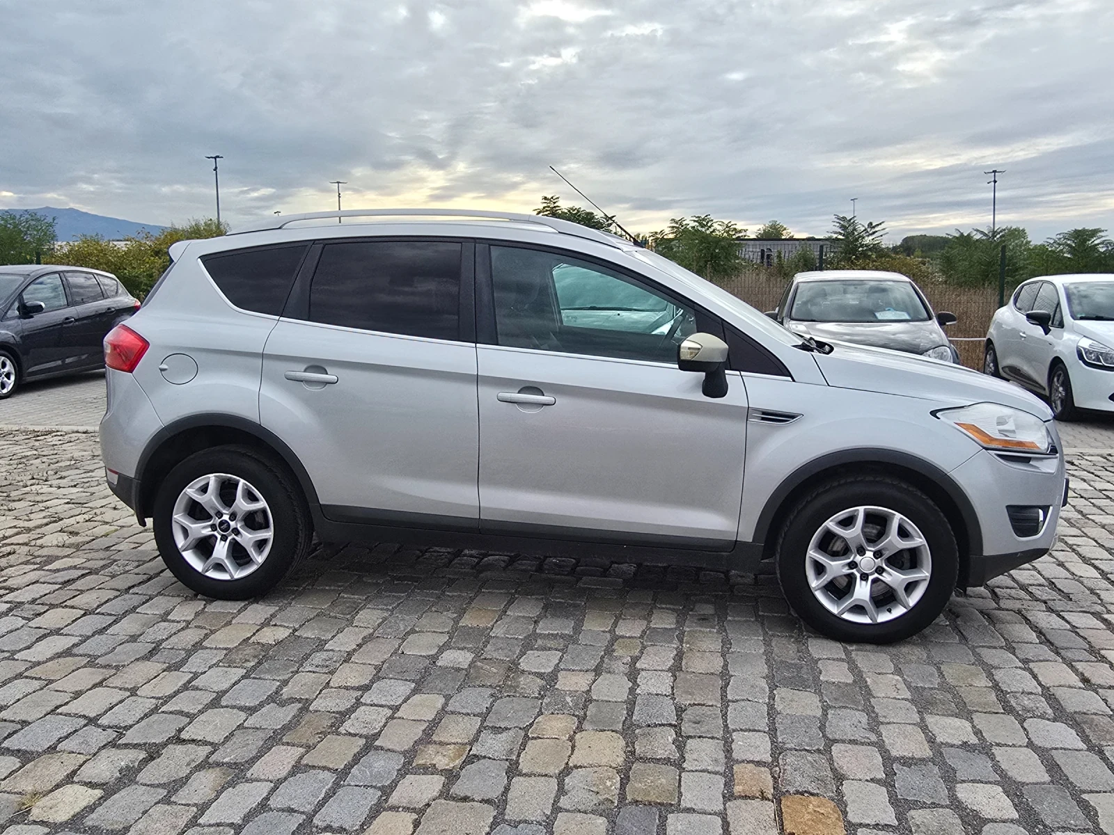 Ford Kuga 2.0TDCI 136кс Реални Километри Нови гуми  - изображение 4