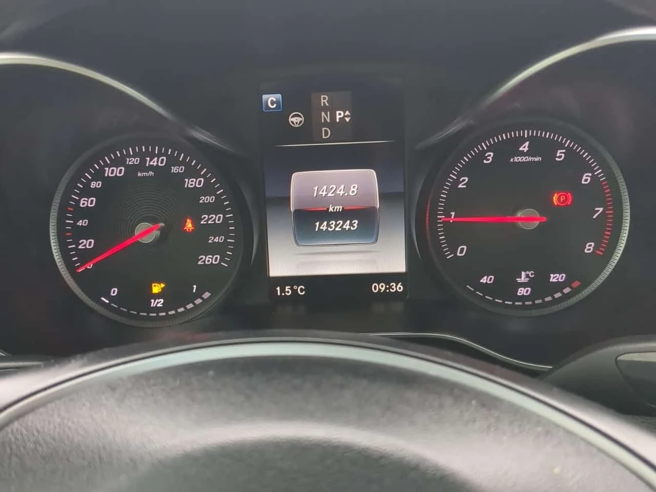 Mercedes-Benz GLC 300 ПОДГРЕВИ * PANORAMA* LANE ASSIST* CARFAX *  - изображение 7