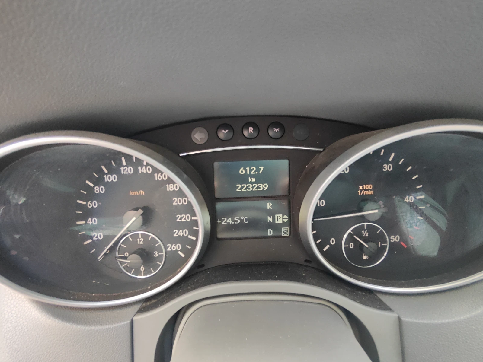 Mercedes-Benz ML 320, снимка 10 - Автомобили и джипове - 54710149