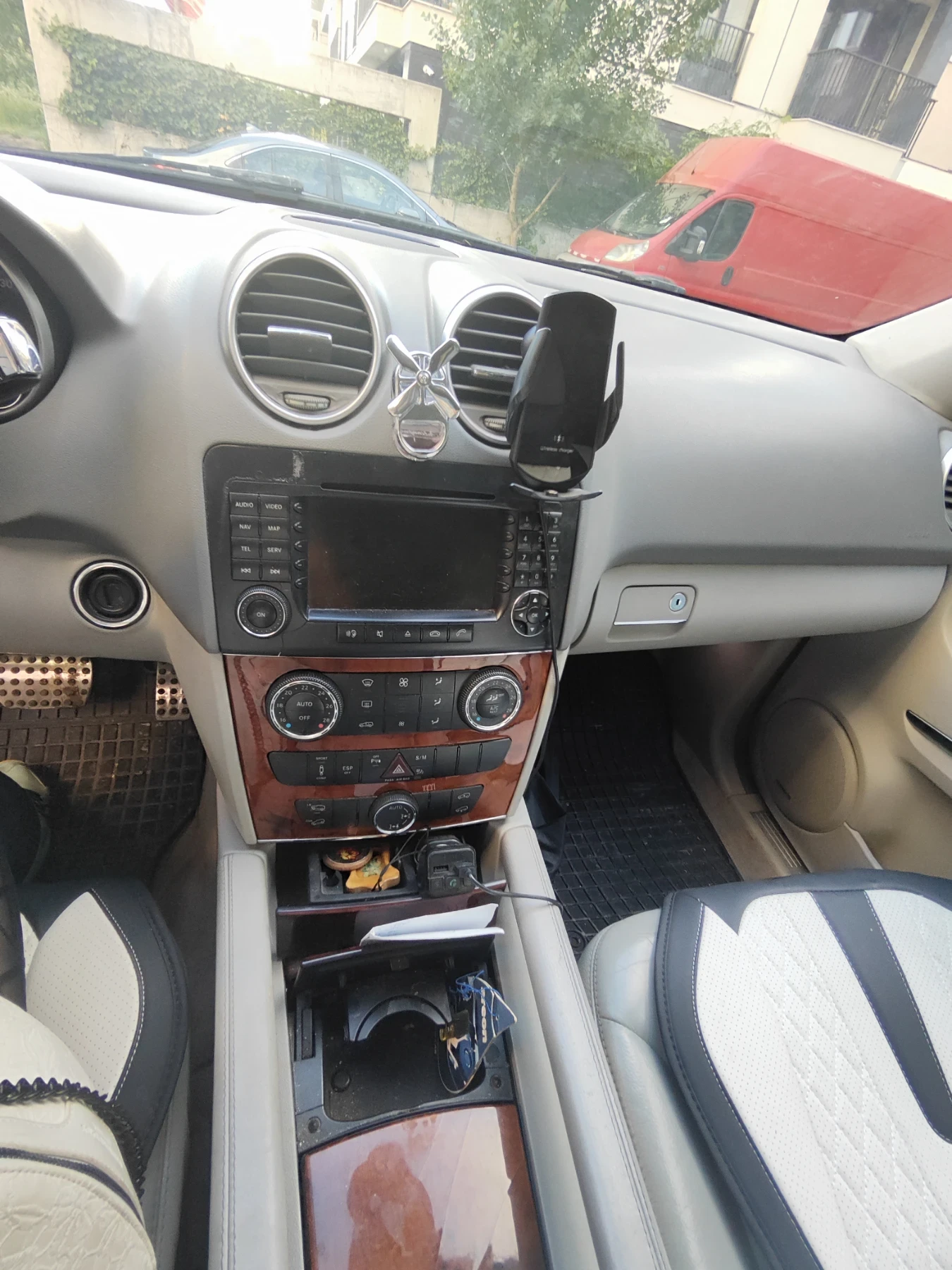 Mercedes-Benz ML 320, снимка 11 - Автомобили и джипове - 54710149