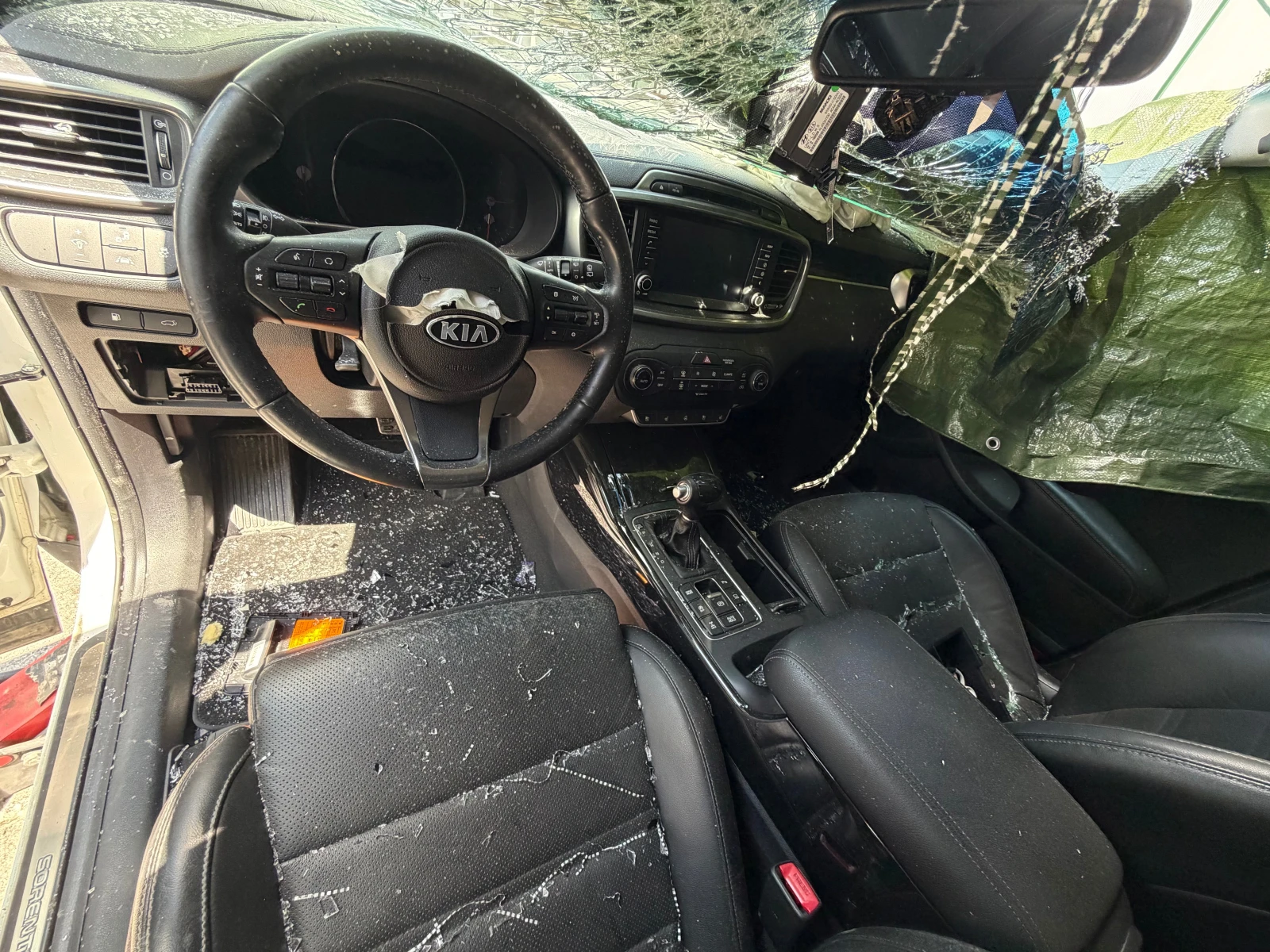 Kia Sorento 2.2 CRDI-4x4-Автоматик, снимка 9 - Автомобили и джипове - 54794790
