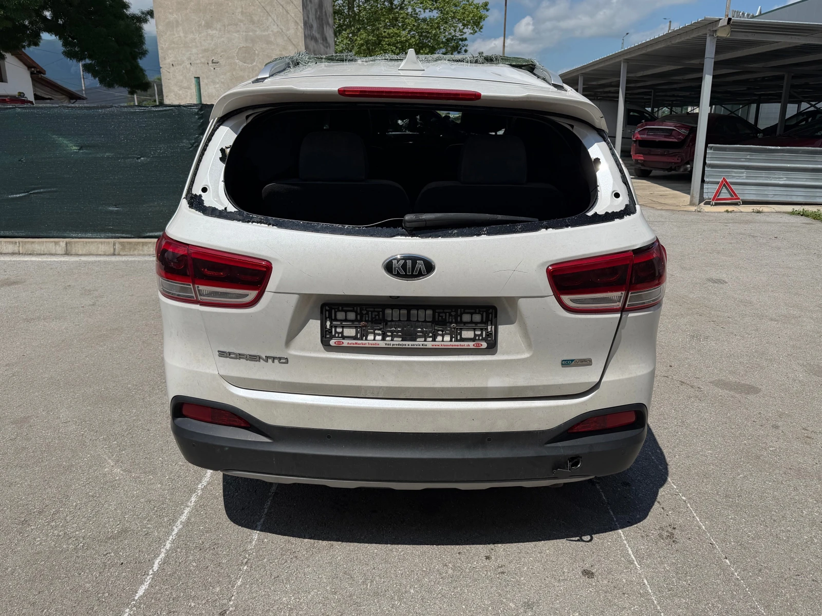 Kia Sorento 2.2 CRDI-4x4-Автоматик, снимка 4 - Автомобили и джипове - 54794790