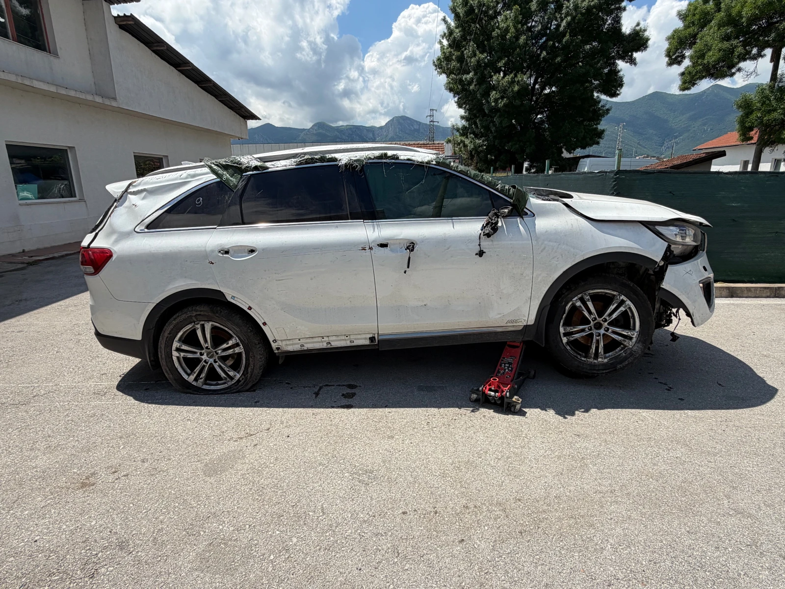 Kia Sorento 2.2 CRDI-4x4-Автоматик, снимка 2 - Автомобили и джипове - 54794790