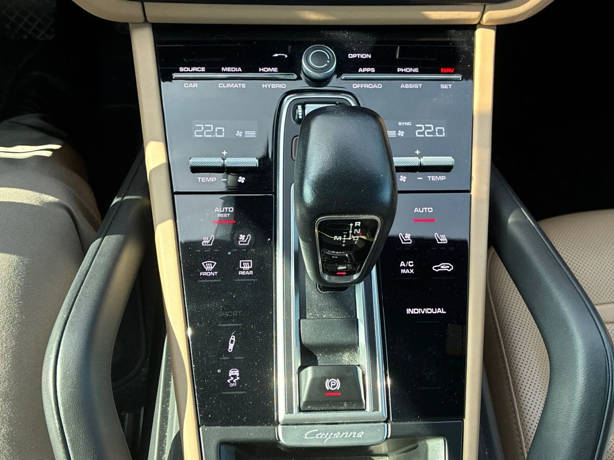 Porsche Cayenne  E-Hybrid 2020 | CARFAX НАЛИЧЕН | Нощно Виждане | , снимка 11 - Автомобили и джипове - 56183248