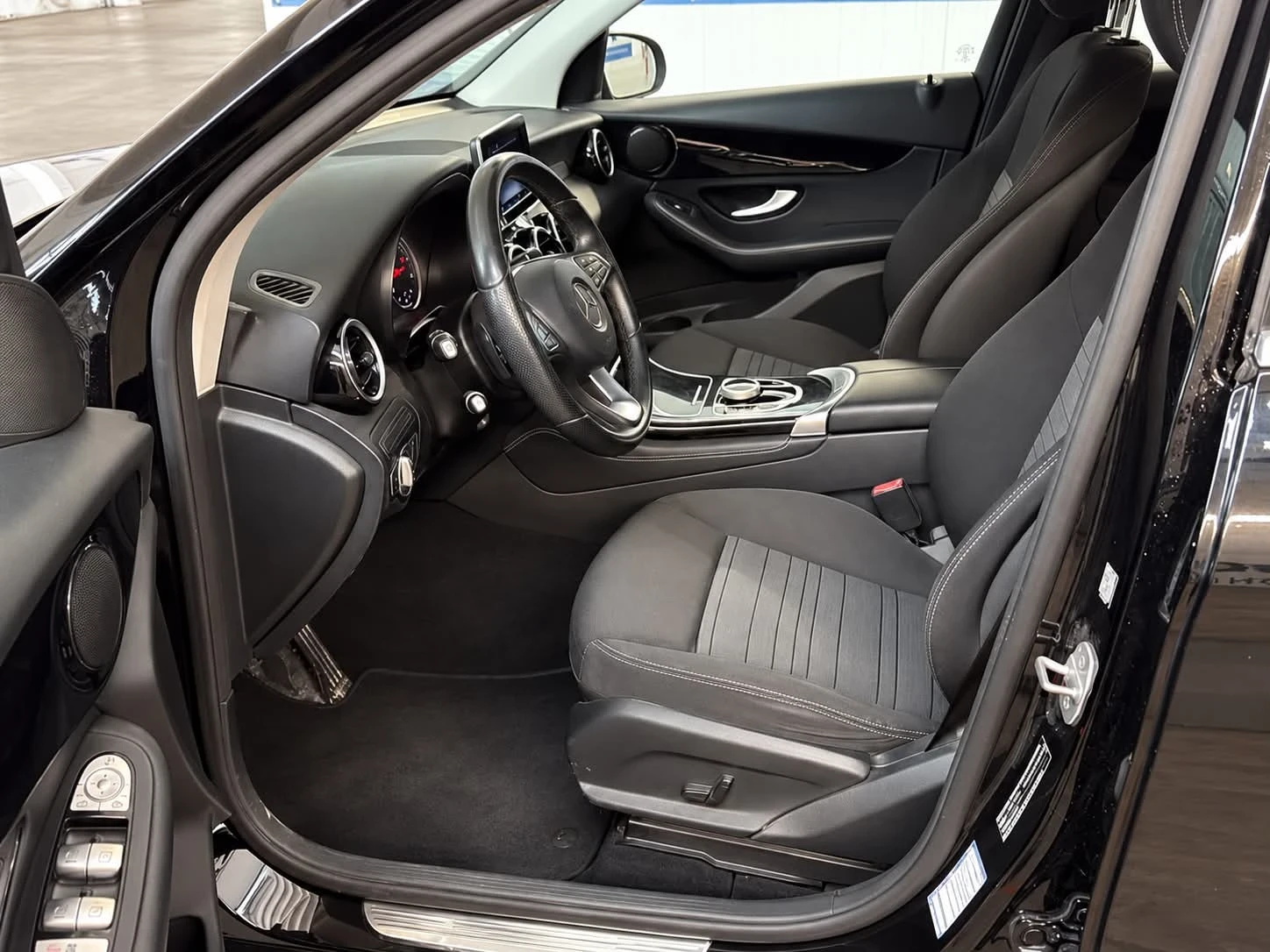 Mercedes-Benz GLC * 4 Matic* 2018* , снимка 5 - Автомобили и джипове - 56200286