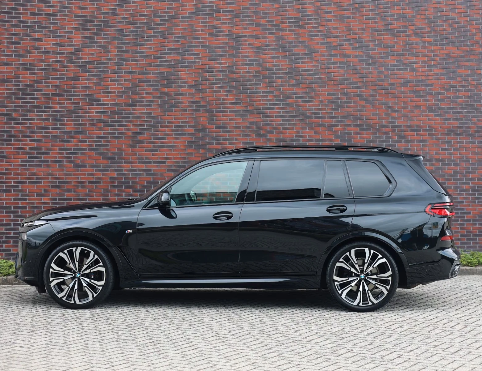 BMW X7 40i/xDrive/M-SPORT/SKY/7SEAT/360/HUD/MASS/GLOW/ | Mobile.bg � ����������� 4