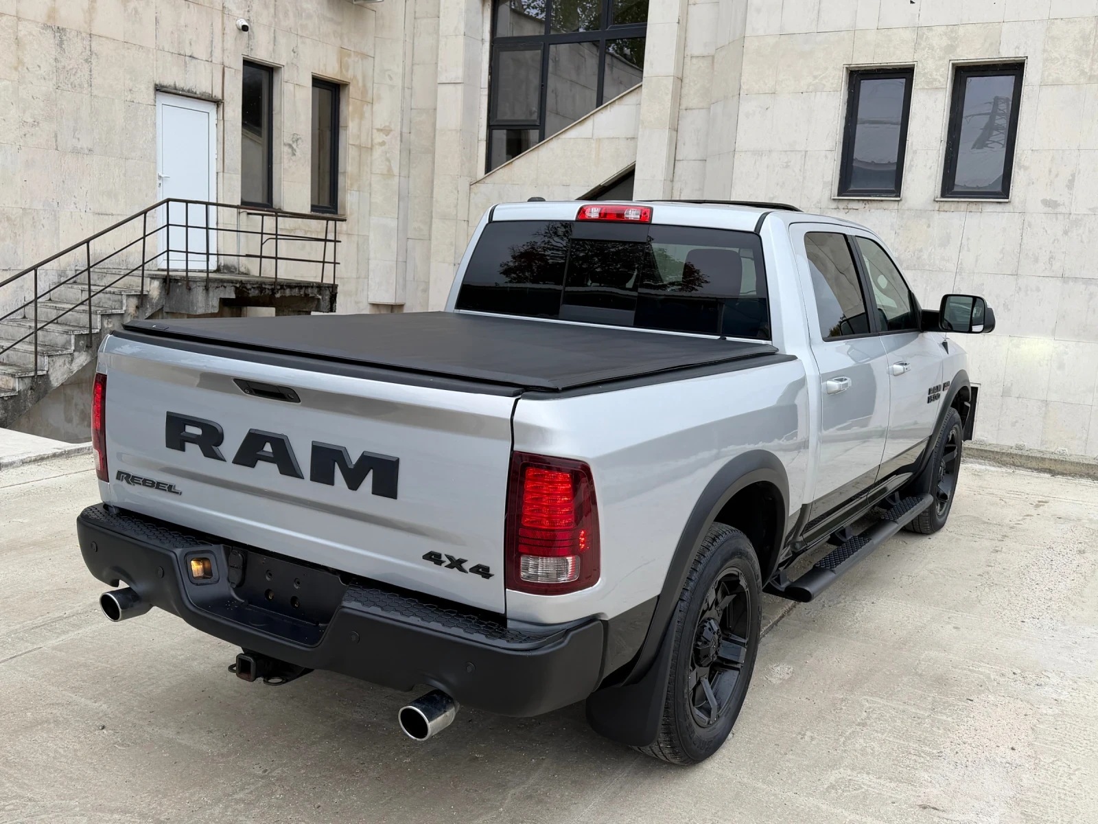 Dodge RAM 1500 Rebel 5.7 HEMI V8, снимка 6 - Автомобили и джипове - 56714331