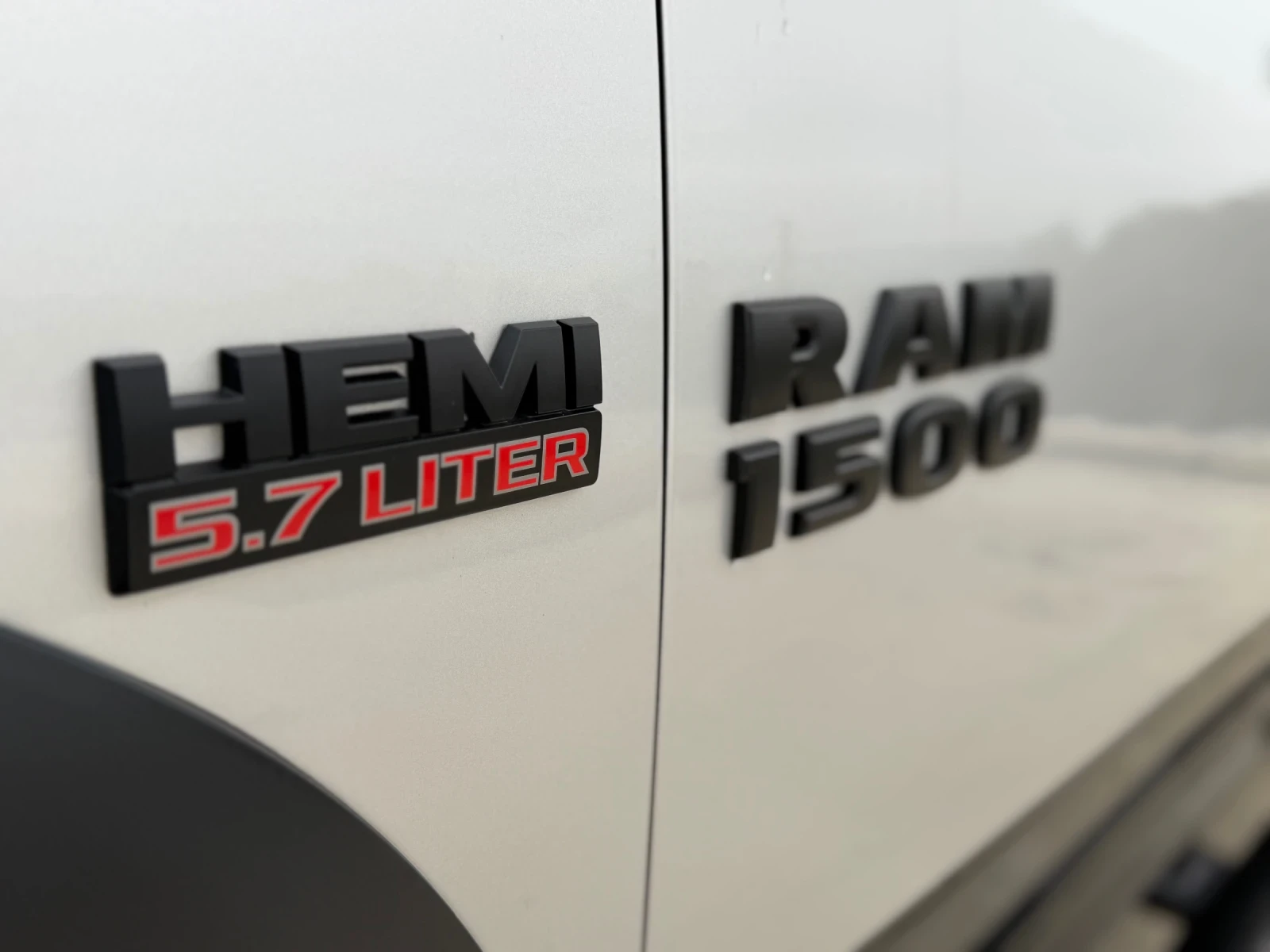 Dodge RAM 1500 Rebel 5.7 HEMI V8, снимка 14 - Автомобили и джипове - 56714331