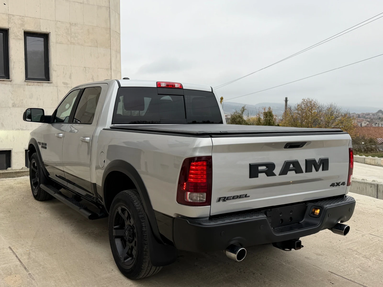 Dodge RAM 1500 Rebel 5.7 HEMI V8, снимка 5 - Автомобили и джипове - 56714331