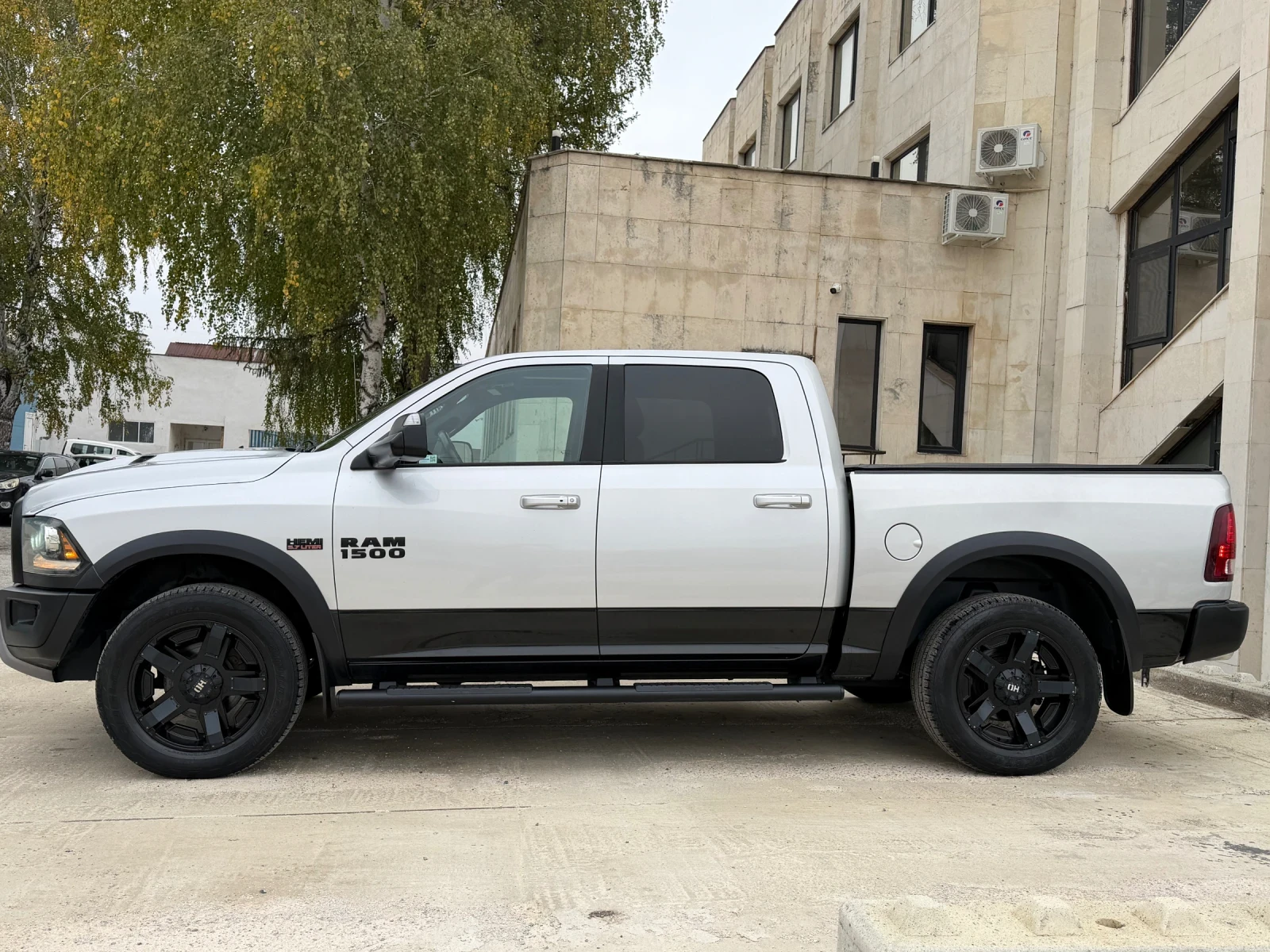 Dodge RAM 1500 Rebel 5.7 HEMI V8, снимка 4 - Автомобили и джипове - 56714331