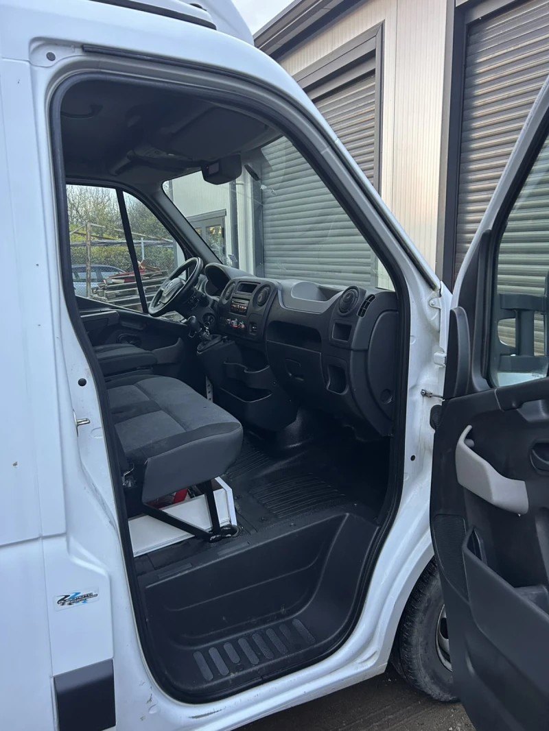 Renault Master 2.3 DCI, снимка 11 - Бусове и автобуси - 52495141