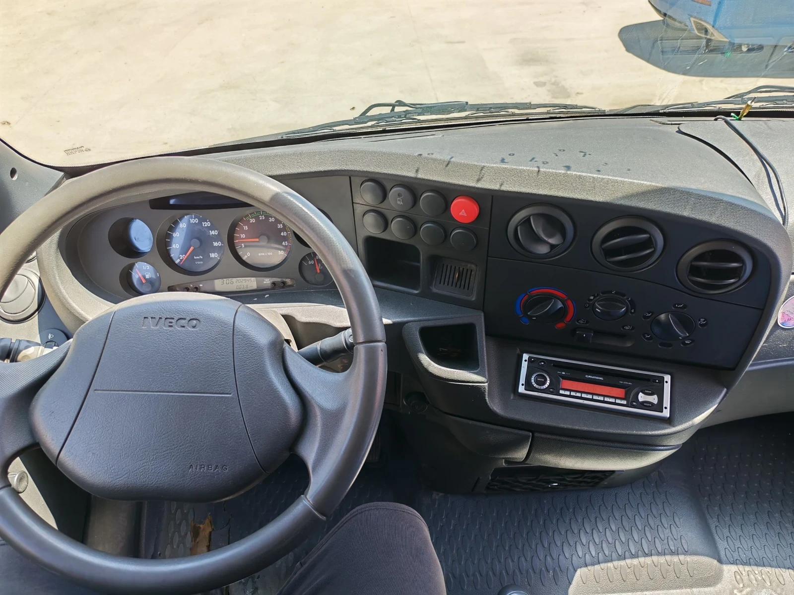 Iveco Daily 2.8 , снимка 14 - Бусове и автобуси - 54699395