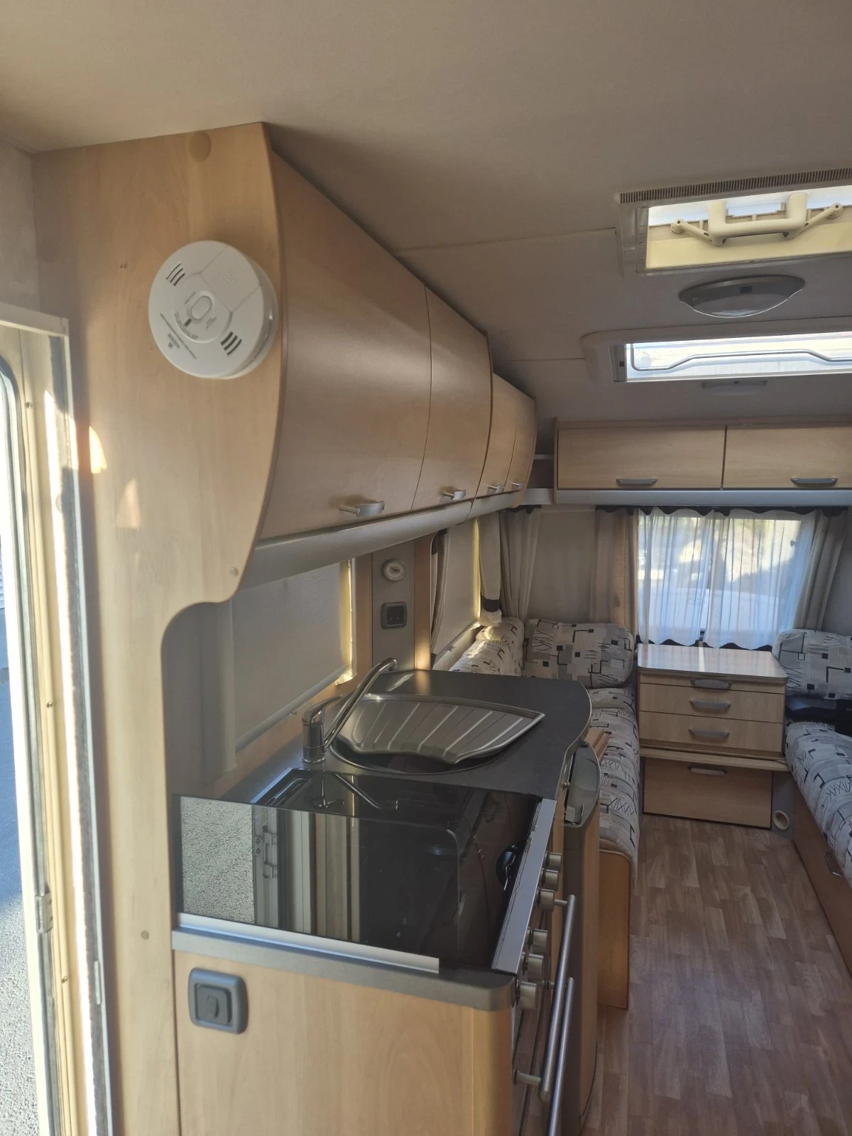 Каравана Swift Sterling Europa 500, снимка 5 - Каравани и кемпери - 54071675