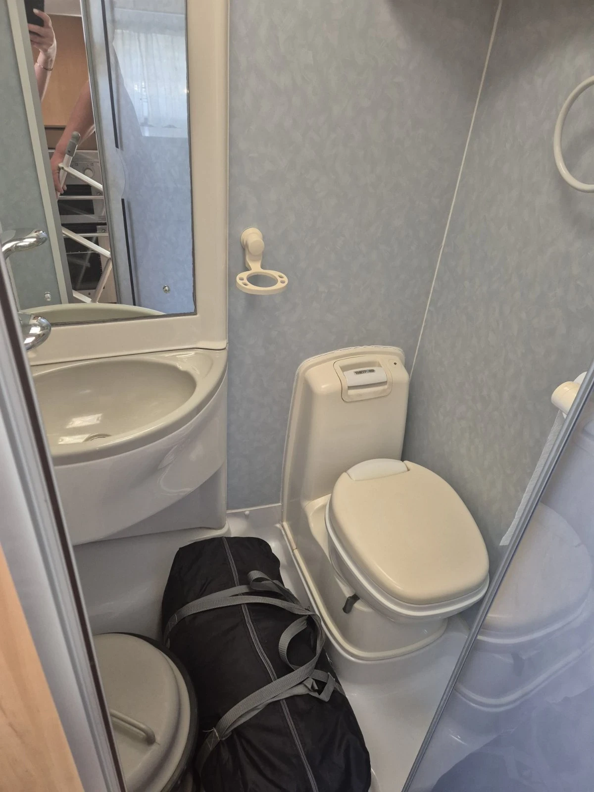 Каравана Swift Sterling Europa 500, снимка 15 - Каравани и кемпери - 54071675