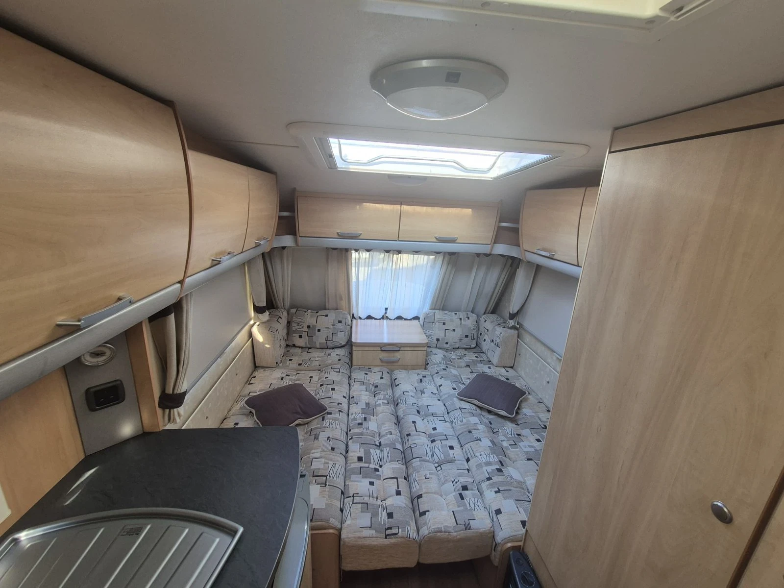 Каравана Swift Sterling Europa 500, снимка 13 - Каравани и кемпери - 54071675