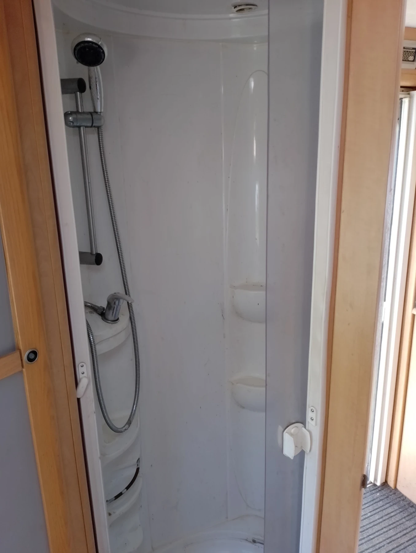 �������� Coachmen 590 4 | Mobile.bg � ����������� 9