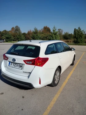 Toyota Auris 1.8 HYBRID, снимка 2