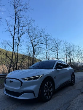 Ford Mustang Mach-E Premium Extended Range 91kWh  AWD 351к.с.7600км. , снимка 2 - Автомобили и джипове - 53578459