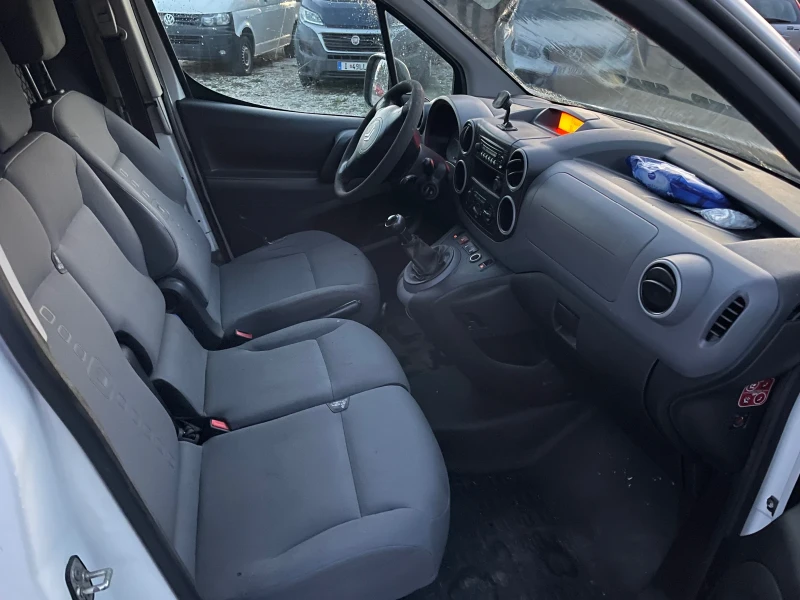 Citroen Berlingo 1.6HDI, снимка 8 - Автомобили и джипове - 48758858