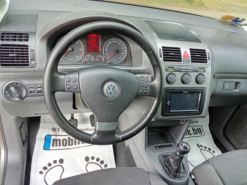 VW Touran 2.0 TDI-BMM-140k.c.- 6 СКОРОСТИ, снимка 13 - Автомобили и джипове - 50619127