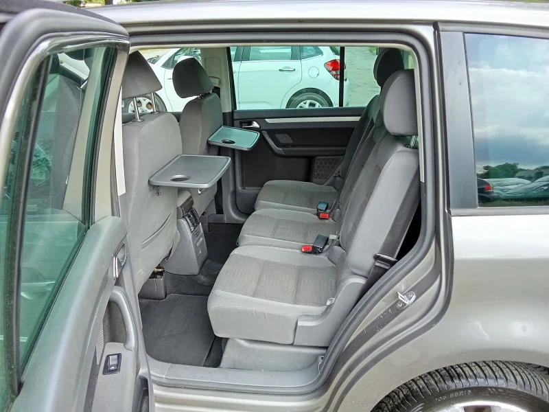 VW Touran 2.0 TDI-BMM-140k.c.- 6 СКОРОСТИ, снимка 8 - Автомобили и джипове - 50619127