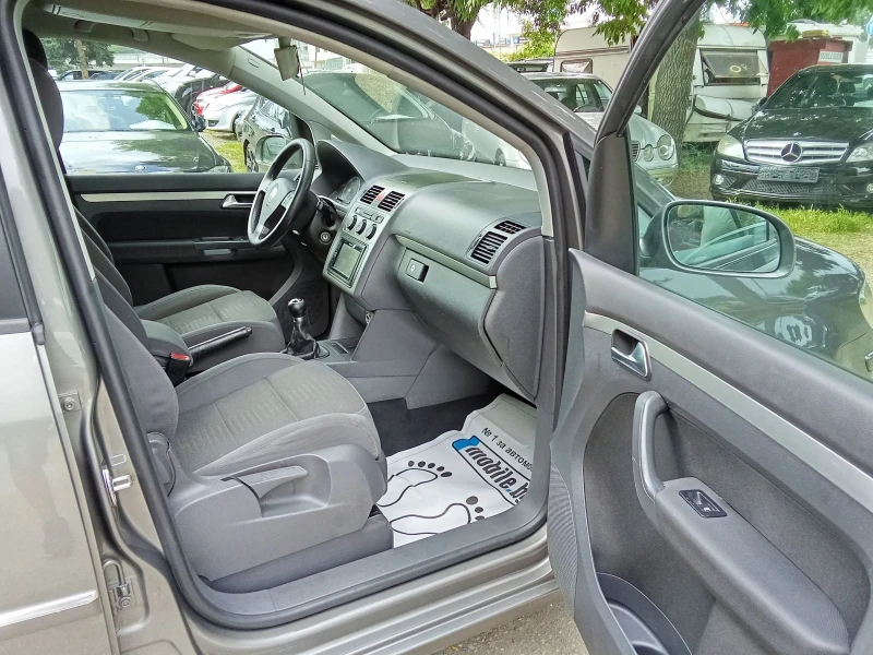 VW Touran 2.0 TDI-BMM-140k.c.- 6 СКОРОСТИ, снимка 15 - Автомобили и джипове - 50619127