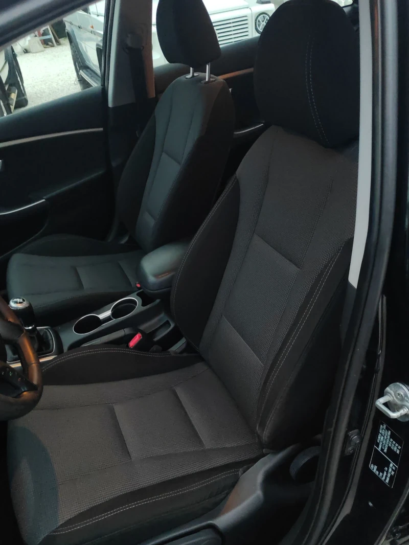 Hyundai I30 1.6, 110к.с., снимка 10 - Автомобили и джипове - 52080271