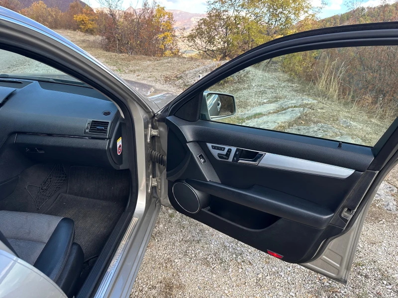 Mercedes-Benz 320, снимка 13 - Автомобили и джипове - 52312530